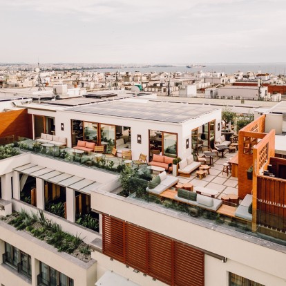 Το νέο πολυαναμενόμενο rooftop της Θεσσαλονίκης άνοιξε τις πύλες του κι επίσημα 