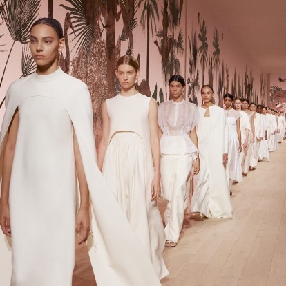 Όλα όσα αξίζει να παρακολουθήσετε από τις επιδείξεις υψηλής ραπτικής AW23