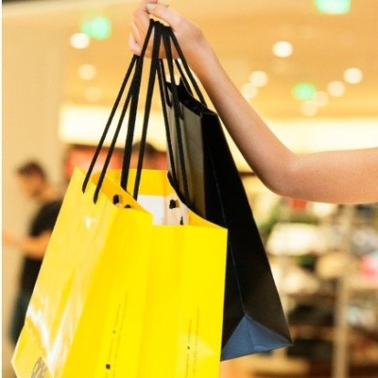 Summer sales σε κορυφαία fashion brands για την πιο stylish βαλίτσα διακοπών 