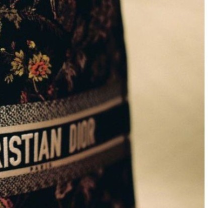 Dior Book Club: Η λέσχη βιβλίου προς τιμήν της αγαπημένης τσάντας του οίκου