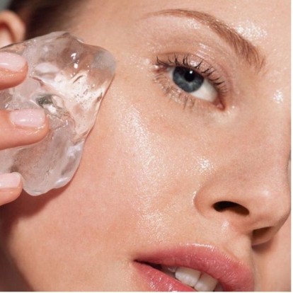 Skin icing: Η νέα «ψυχρή» τάση skincare που υπόσχεται αψεγάδιαστη επιδερμίδα 