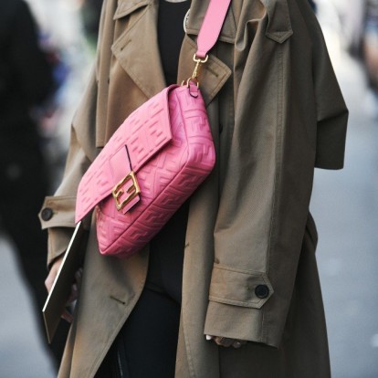Καμπαρντίνα: Το πιο διαχρονικό outerwear piece που θα είναι και πάλι στο επίκεντρο