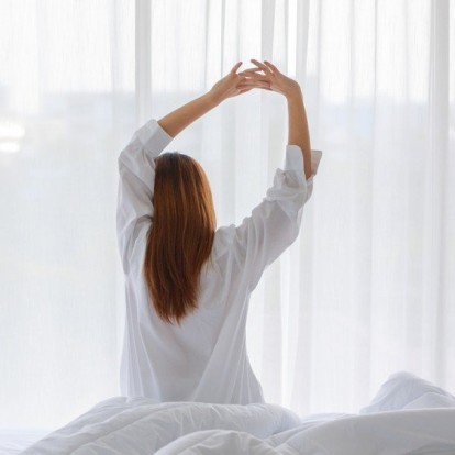 Τα 3 stretches που πρέπει να κάνετε πριν από τον ύπνο
