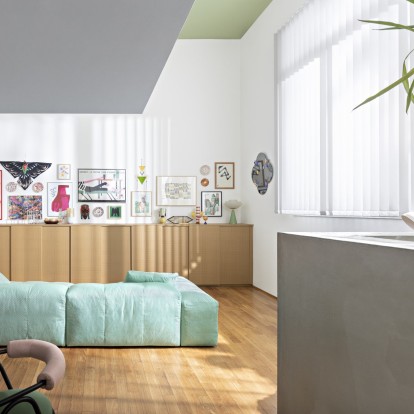 Ένα πολύχρωμο διαμέρισμα στο Μιλάνο που ανατρέπει τους κανόνες