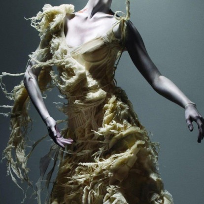 Seán McGirr: Ποιος είναι ο νέος creative director του οίκου Alexander McQueen;