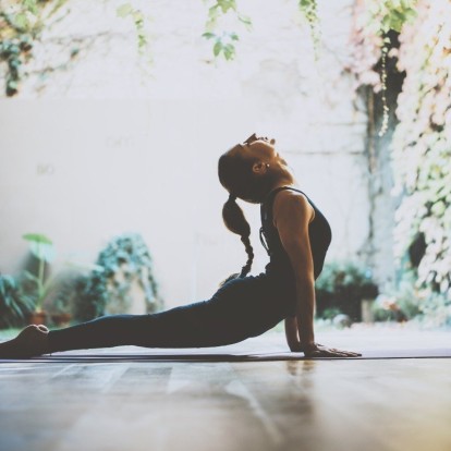Hot Yoga: Για ποιο λόγο αποκτά συνεχώς νέους fans και γιατί αξίζει να τη βάλετε στη ζωή σας