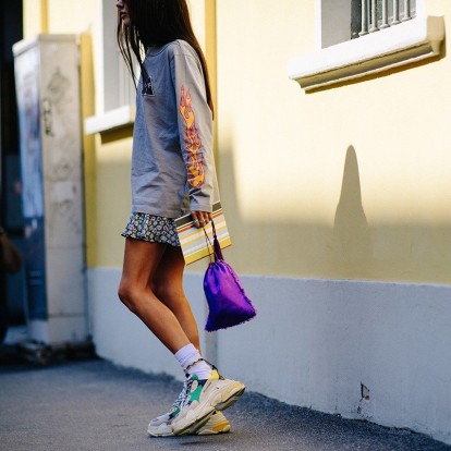 Φορέστε τα sneakers σαν μία αληθινή street style star 