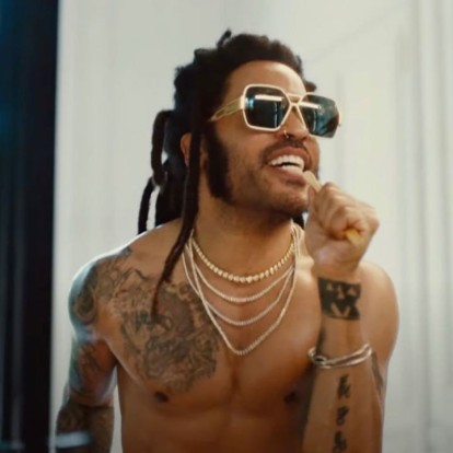 Ο Lenny Kravitz πιο sexy από ποτέ στο νέο του video clip