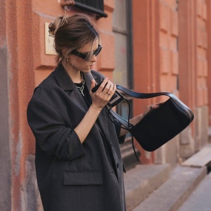 Black blazer: Πώς να φορέσετε ένα από τα πιο iconic pieces της γκαρνταρόμπας