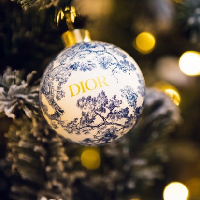 9+1 luxurious στολίδια για το δέντρο που θα έχετε για μια ζωή