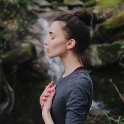 Pursed lip breathing: Ο γρηγορότερος τρόπος για να ηρεμήσετε το άγχος και το στρες