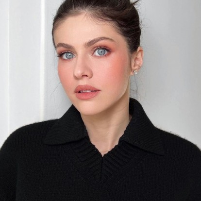 Το color of the year της Pantone πιθανότατα βρίσκεται ήδη στο makeup bag σας