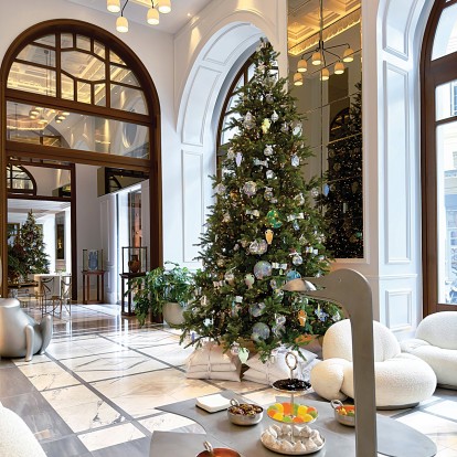 Το ξενοδοχείο στο κέντρο της Αθήνας που υπόσχεται μια αξέχαστη χριστουγεννιάτικη εμπειρία