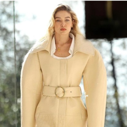 Jacquemus SS24: Η Gigi Hadid επέστρεψε στο runway για χάρη του Γάλλου σχεδιαστή 