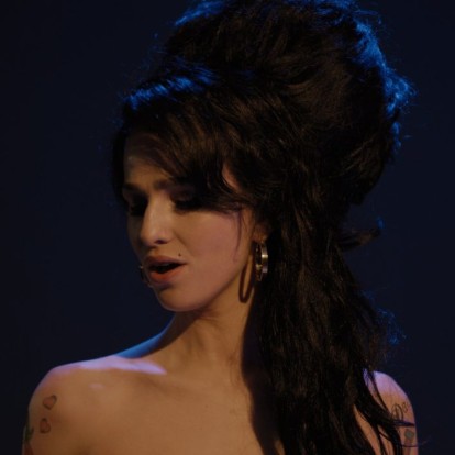 Κυκλοφόρησε το νέο trailer της πολυαναμενόμενης ταινίας για τη ζωή της Amy Winehouse
