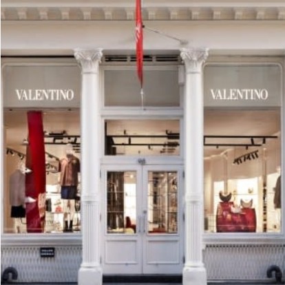Ο Valentino ανοίγει ξανά την boutique του στο SoHo και το γιορτάζει μ' ένα Pink PP Pop-up Café