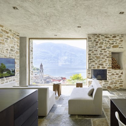 Μια κατοικία στην Ascona της Ελβετίας έχει μετατραπεί σε ένα άκρως ειδυλλιακό περιβάλλον