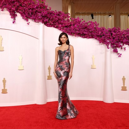 Oscars 2024: Τα ωραιότερα φορέματα των celebrities που τράβηξαν την προσοχή μας