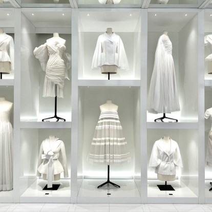 Περιηγηθείτε στη νέα αίθουσα της La Galerie Dior που είναι αφιερωμένη στην καλλιτέχνιδα Niki de Saint Phalle