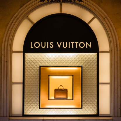 Louis Vuitton: Ποιο είναι το νέο βήμα που σκοπεύει να κάνει στην Ελλάδα;