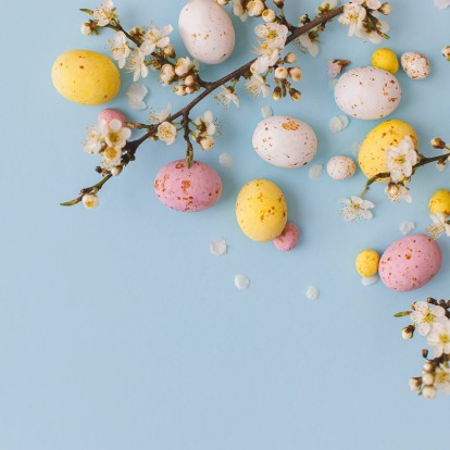 Easter Eggs: Πώς να βάψετε φέτος τα αυγά σας σύμφωνα με τα επικρατέστερα trends