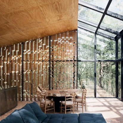 Μια σχεδόν αόρατη εξοχική κατοικία στο δάσος του Monterrey στο Μεξικό