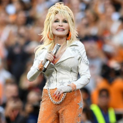 Musical για τη ζωή της Dolly Parton έρχεται με τίτλο "Hello, I'm Dolly"