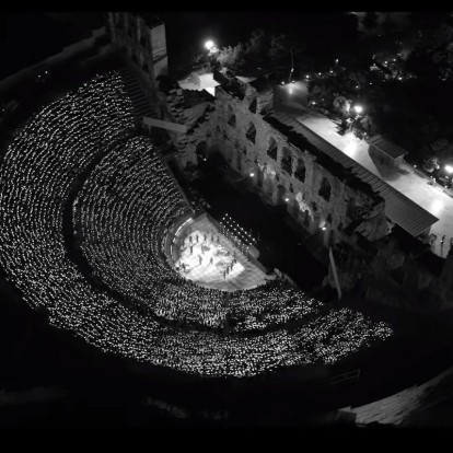 Κυκλοφόρησε το video clip των Coldplay που γυρίστηκε στο Ηρώδειο, γεμίζοντάς μας με υπερηφάνεια
