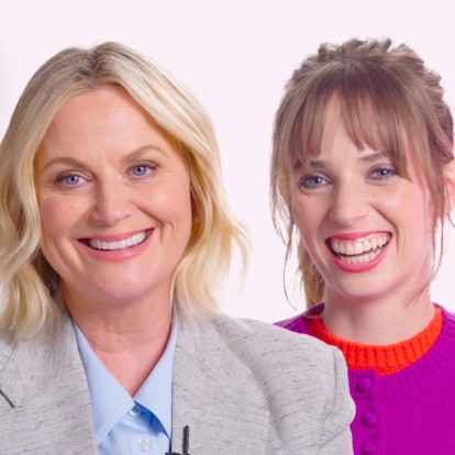 Amy Poehler & Maya Hawke: Οι συμπρωταγωνίστριες του "Inside Out 2" αντιδρούν στα viral internet trends