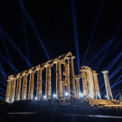 Ο νέος φωτισμός του Ναού του Ποσειδώνα στο Σούνιο - Εντυπωσιακές εικόνες από τα χθεσινά εγκαίνια