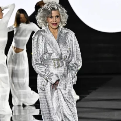 Paris Fashion Week Debut: Jane Fonda, Kendall Jenner και Eva Longoria στην πασαρέλα της L'Oreal