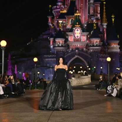 Coperni went to Disneyland: Η Kylie Jenner έκλεισε το φαντασμαγορικό show για την SS25 collection