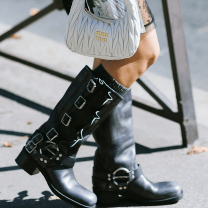 Biker Boots: Πώς θα φορέσετε κομψά τη μεγαλύτερη τάση της σεζόν