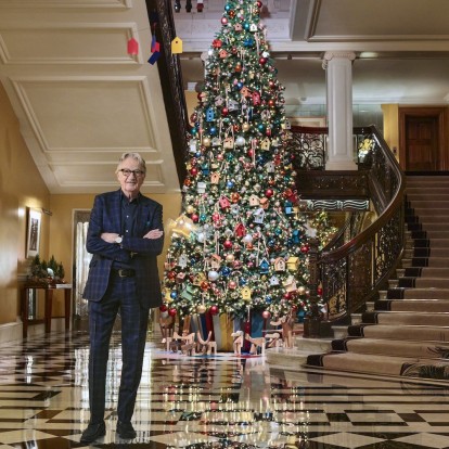 Christmas in London: Ο Paul Smith μεταμορφώνει το Claridge’s σε έναν φανταστικό κόσμο γεμάτο χρώματα