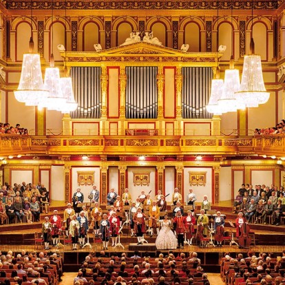 Γιορτές στην Αθήνα: Πώς υποδέχεται η πρωτεύουσα το νέο έτος