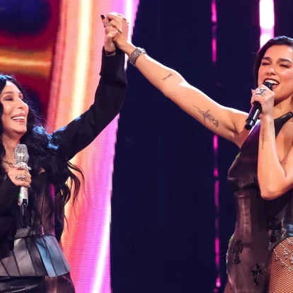 Cher & Dua Lipa: Οι δυο τους ερμηνεύουν το iconic 'Believe'