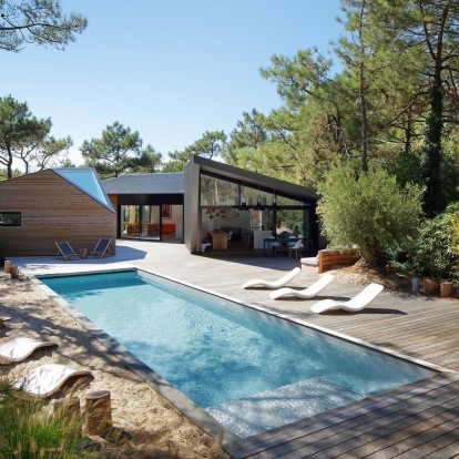 Μια design εξοχική κατοικία σε ένα παραδεισένιο δασικό τοπίο της γαλλικής εξοχής