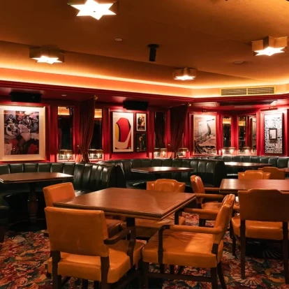 Ένα ανακαινισμένο steakhouse speakeasy στη Santa Monica αναπολεί το ιστορικό του παρελθόν