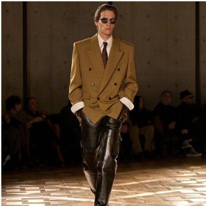 Saint Laurent Fall 2025: Η menswear συλλογή του Anthony Vaccarello εξέπληξε κάθε λάτρη της μόδας, ανεξαρτήτως φύλου