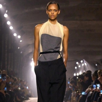 Paris Fashion Week: Η Victoria Beckham δημιούργησε μια συλλογή για την πιο κομψή γυναίκα 