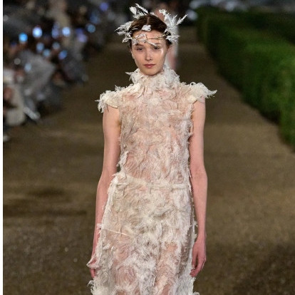 Dior Cruise 2026: Η Maria Grazia Chiuri παρουσίασε στη Ρώμη μια συλλογή-ωδή στις ρίζες της και στην ιταλική Αναγέννηση