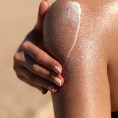 Self tan prep: Όλα τα μυστικά προετοιμασίας για άψογο μαύρισμα 