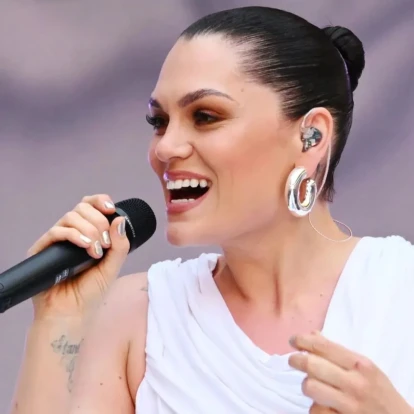Η Jessie J συγκινεί με τη δημοσίευση της μετά την επέμβασή της για τον καρκίνο του μαστού 