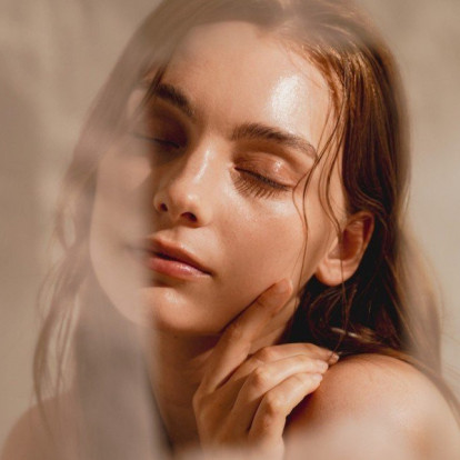 Beauty Tips: Πώς να επαναφέρετε εύκολα τη χαμένα λάμψη στο δέρμα σας 