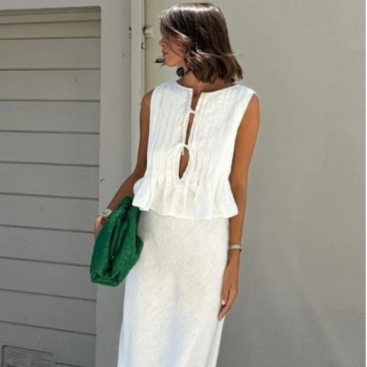 Η λευκή φούστα είναι το μόνο fashion design που χρειάζεται η travel back σας