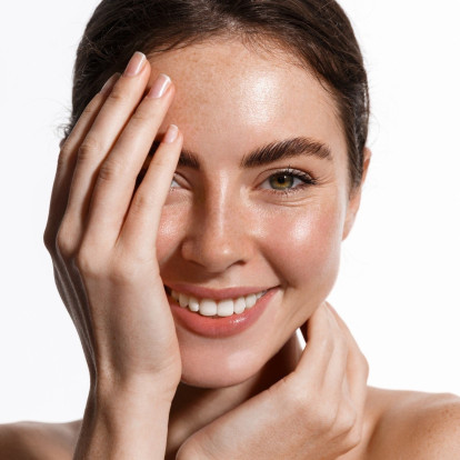 Τι είναι το oil pulling που υπόσχεται λευκά δόντια και έχει γίνει viral στο TikTok;