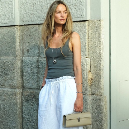 Τα πιο κομψά travel looks που έχουμε ξεχωρίσει από τα κορίτσια του Instagram 