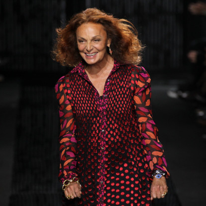Η Diane von Fürstenberg απολαμβάνει το δικό της αυθεντικό καλοκαίρι στη Σίφνο