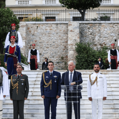 51 χρόνια από την αποκατάσταση της Ελληνικής Δημοκρατίας: Διπλός εορτασμός σε Αθήνα και Θεσσαλονίκη
