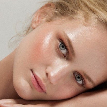 Τα top rated highlighters για να διατηρήσετε το φυσικό summer glow σας και τη νέα σεζόν 